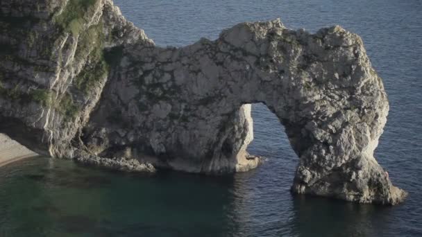 Dorset kenarı durdle kapıda çarpıcı ve dramatik şeridinin Timelapse — Stok video
