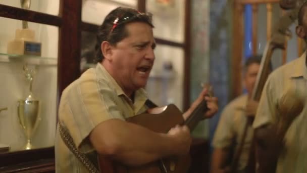 The cuban band eco caribe filmed performing in havana. — Stock Video