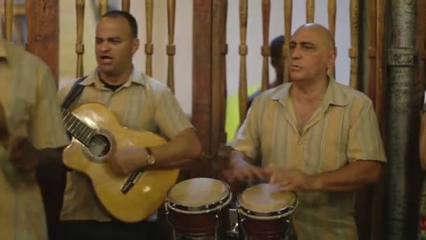 Кубинський гурт "Eco Caribe", знятий виступаючи в Гавані . — стокове відео