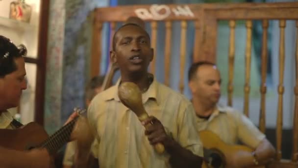 The cuban band eco caribe filmed performing in havana. — Stock Video