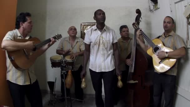 A banda cubana eco caribe filmou se apresentando em havana . — Vídeo de Stock