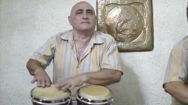 La band cubana eco caribe filmata mentre si esibisce nell'Avana . — Video Stock