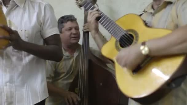 Kubański zespół eko caribe nakręcony, występując w Hawanie. — Wideo stockowe