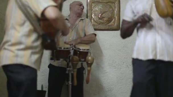 La band cubana eco caribe filmata mentre si esibisce nell'Avana . — Video Stock