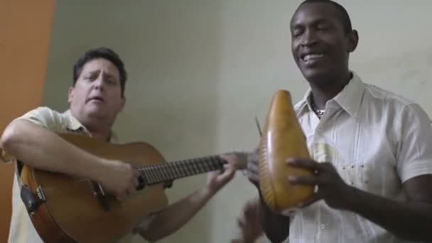 The cuban band eco caribe filmed performing in havana. — Stock Video