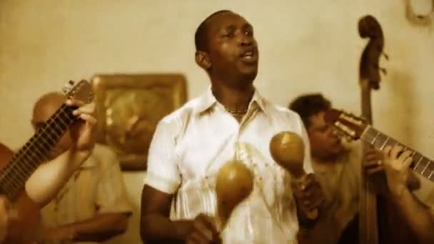 A banda cubana eco caribe filmou se apresentando em havana . — Vídeo de Stock