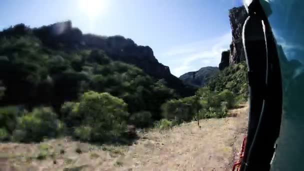 Girato dal treno El Chepe che passa attraverso l'incredibile canyon di rame — Video Stock