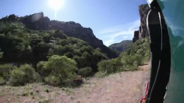 Schot van de chepe el trainen die passeert de ongelooflijke koperen canyon — Stockvideo