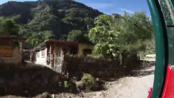 Skott från el chepe tåg som passerar genom otroliga koppar canyon — Stockvideo