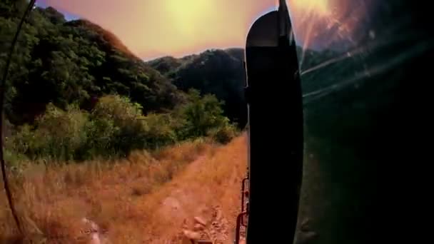 Μια βολή από το el chepe τρένο που περνά μέσα από το απίστευτο χαλκού φαράγγι — Αρχείο Βίντεο