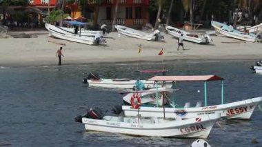 puerto escondido, Meksika ve liman küçük balıkçı tekneleri