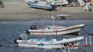 puerto escondido, Meksika ve liman küçük balıkçı tekneleri