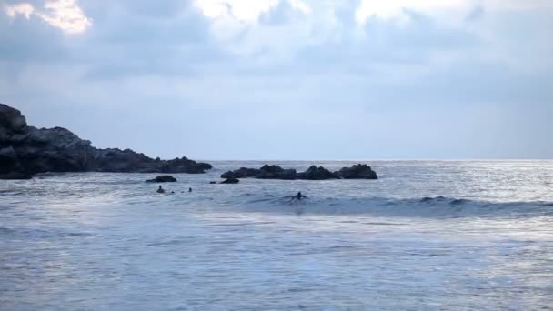 Un atardecer dramático en la ciudad costera de puerto escondido, México — Vídeo de stock