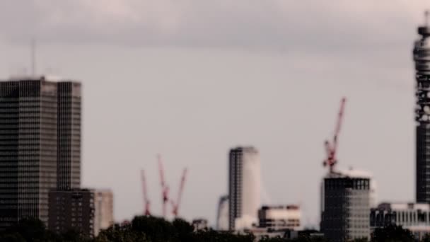 Vista do horizonte de Londres a partir do topo da colina de prímula — Vídeo de Stock