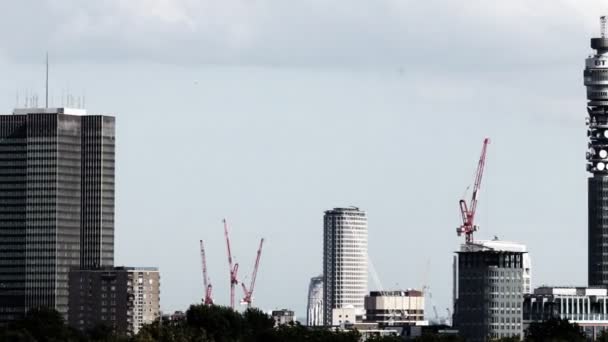 Utsikt över Londons silhuett från toppen av primrose hill — Stockvideo