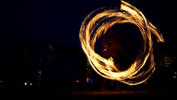 Man at festival playing with fire sticks — Stock Video