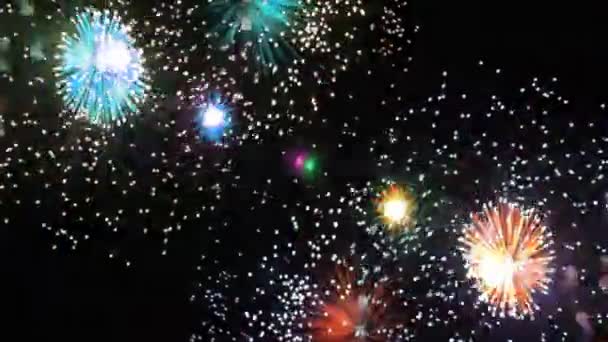 Affichage de feux d'artifice colorés — Video