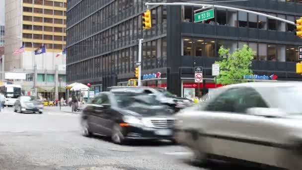 Manhattan street scene with traffic and, nyc, america — стоковое видео