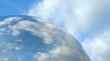 bulutlar Jeod bina yansıtılmış cam yansıması