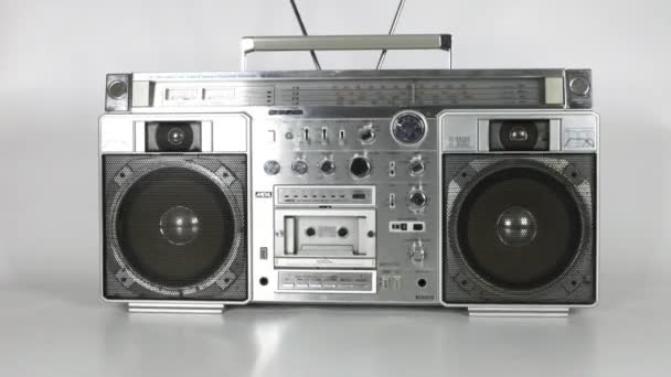 Stopmotion de um fantástico olhar retro ghetto blaster — Vídeo de Stock