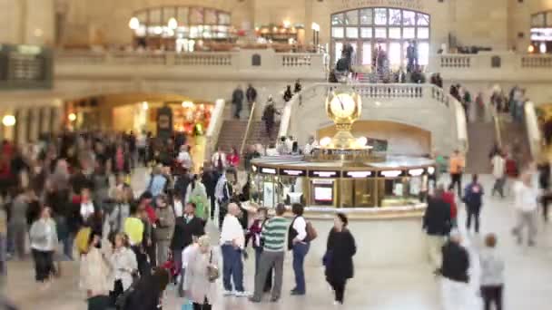 Timelapse de multitudes de viajeros en la gran estación central de Nueva York — Vídeo de stock