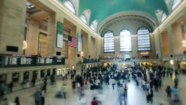 ニューヨークのグランド ・ セントラル駅で通勤者の群衆のタイムラプス — ストック動画