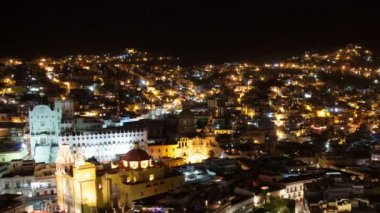şehir manzarası güzel guanajuato, mexico, alacakaranlıkta Timelapse