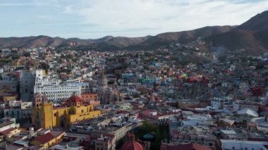 şehir manzarası güzel guanajuato, mexico, alacakaranlıkta Timelapse