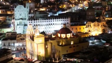 şehir manzarası güzel guanajuato, mexico, alacakaranlıkta Timelapse