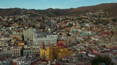 şehir manzarası güzel guanajuato, mexico, alacakaranlıkta Timelapse