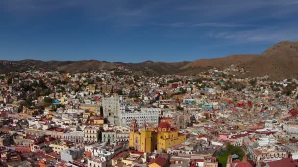 Zeitraffer in der Abenddämmerung der wunderschönen Skyline der Stadt Guanajuato, Mexiko — Stockvideo