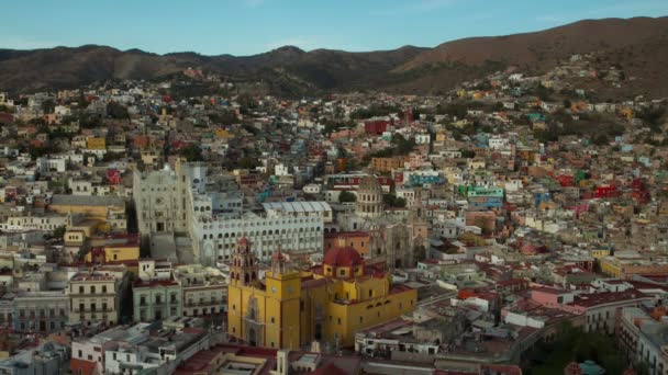 Zeitraffer in der Abenddämmerung der wunderschönen Skyline der Stadt Guanajuato, Mexiko — Stockvideo