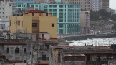bir çatı terası, Küba Havana skyline vurdu