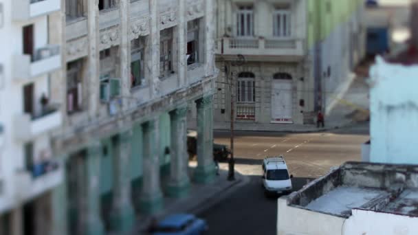 Kippen und verschieben Zeitraffer einer Straßenszene in Havanna, Kuba — Stockvideo