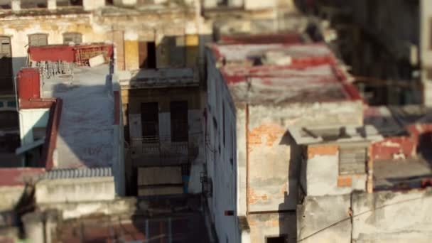 Timelapse van passeren over de lage schaduwen stijgen havana skyline van cuba — Stockvideo