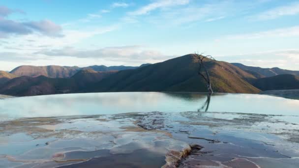 Timelapse av unika och vackra landskap av hierve al aqua — Stockvideo