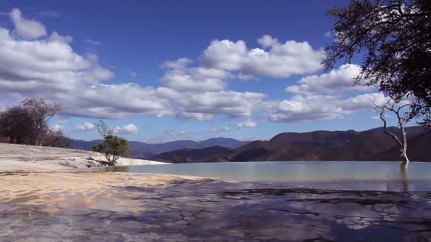 A paisagem única e bonita do hierve al aqua — Vídeo de Stock