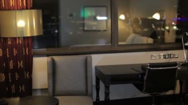 5 yıldızlı akıllı iş tarzı otelde bir kaydırma vurdu