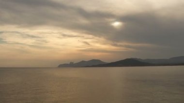 güzel bir gün batımı Timelapse Ibiza sahilinde
