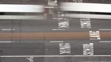 trafik ve nyc, Amerika ile manhattan sokak sahne üzerine aşağı bakıyor