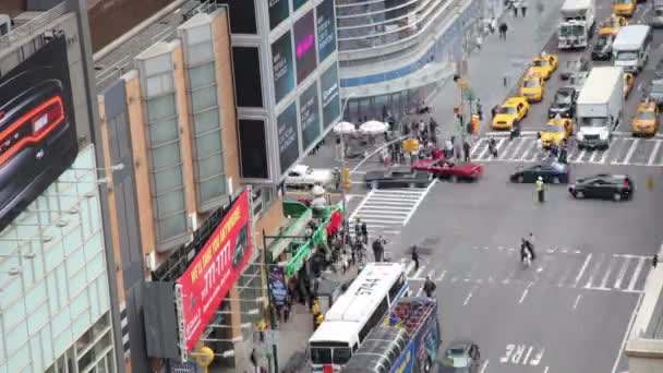Manhattan escena de la calle con el tráfico y, nyc, América — Vídeos de Stock