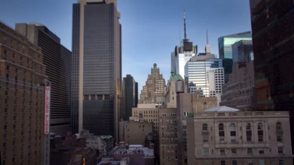 Rascacielos y torres en Manhattan vista al horizonte — Vídeos de Stock