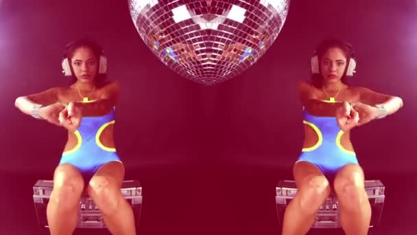 一个美丽的女人跳舞的性感镜头 — 图库视频影像