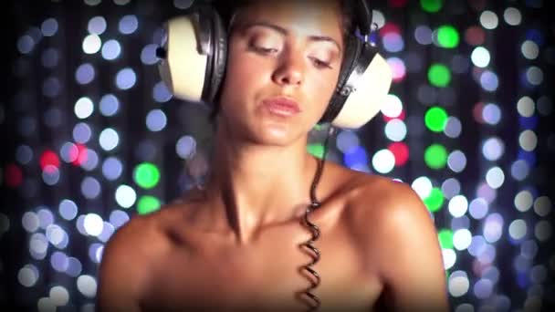 Sexy female dj dancing and playing records — Stock Video