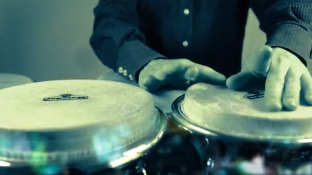 Baterista de percusión tocando — Vídeos de Stock