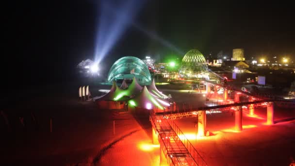 Панорама Казантипського музичного фестивалю вночі, Україна — стокове відео