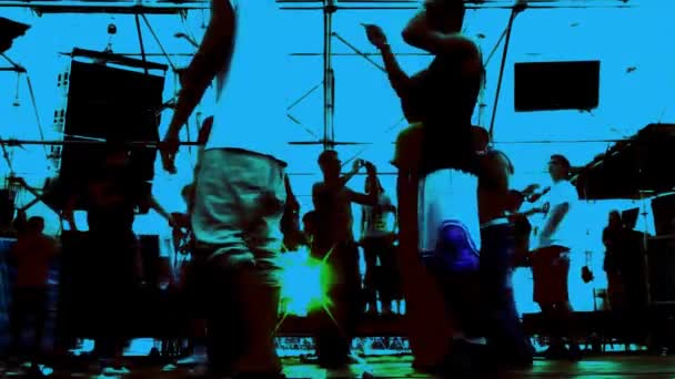 Lange blootstelling schieten techniek te vangen dansen — Stockvideo
