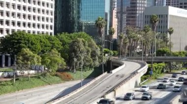 şehir merkezinde bulunan karayolunda trafik Timelapse los angeles