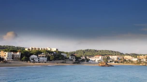 Panning timelapse in late afternoon across the bay of la fosca — Stock Video