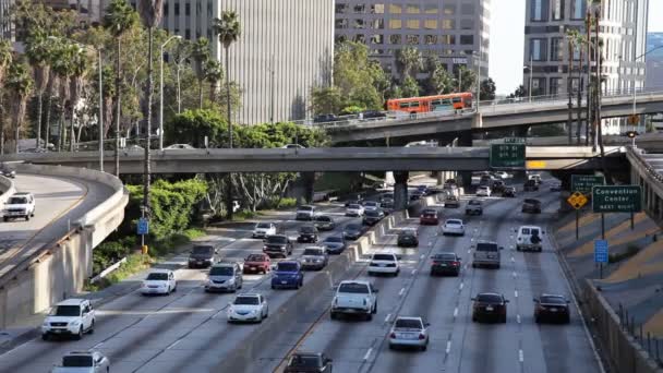 Хронология движения по автостраде в центре Лос-Анджелеса — стоковое видео